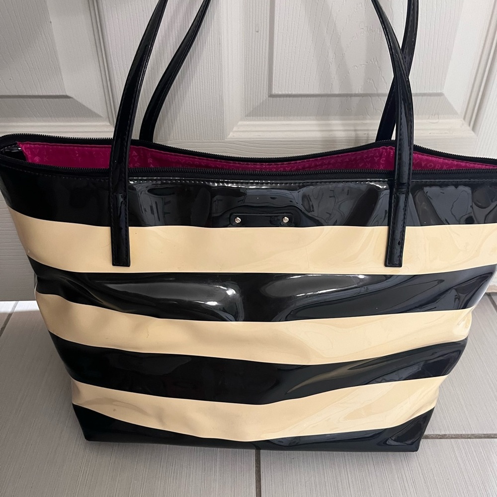 Kate Spade Large Vinyl Tote ball/ivory stripe